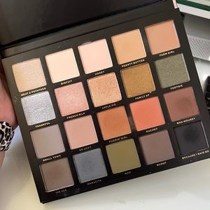 Jaclyn Cosmetics Luxe Legacy palette